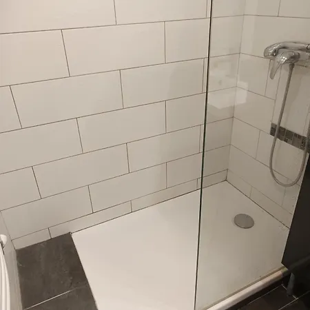 2 Pieces Proche Aeroport