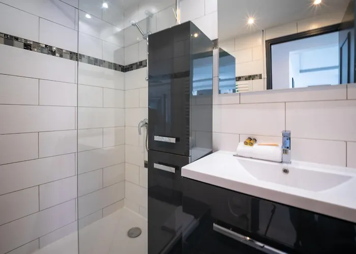 2 Pieces Proche Aeroport *